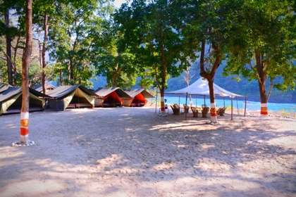 Event Ganga Riverside Camp + Holi