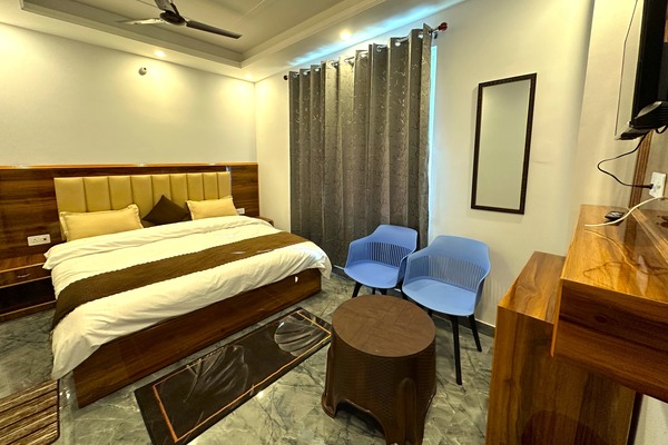 Holi Party with Hotel Stay in Rishikesh
