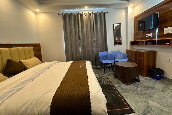 Holi Party with Hotel Stay in Rishikesh