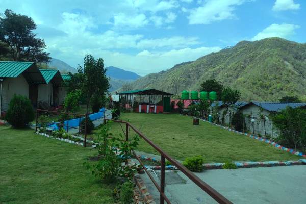Campfire Experience at Rishikesh: Bonfire Escape
